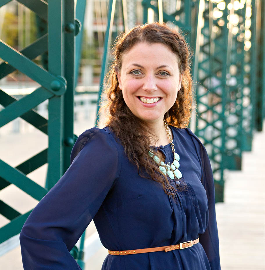 Sarah Nelson headshot