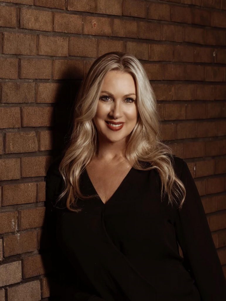 Renee Praay headshot