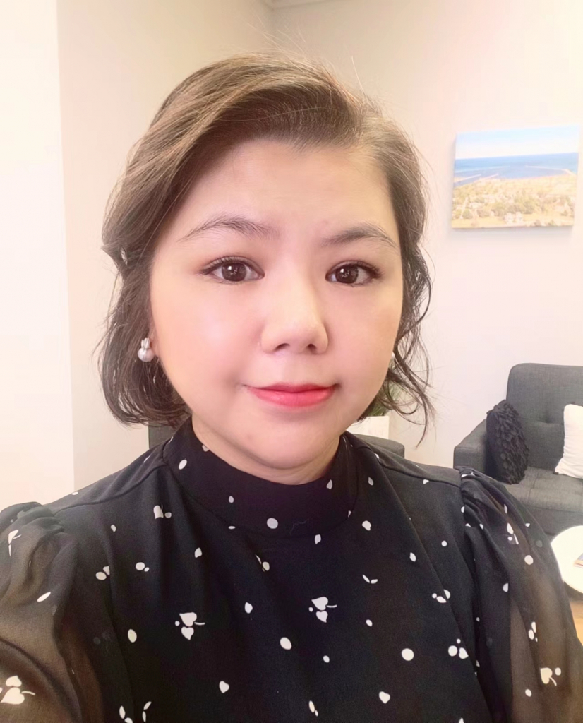 Huiling Dong headshot