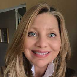 Shara Grachek headshot