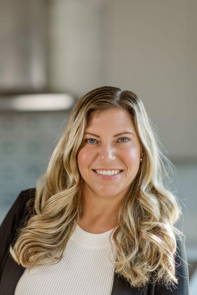 Alissa Norris-Schmidt Headshot